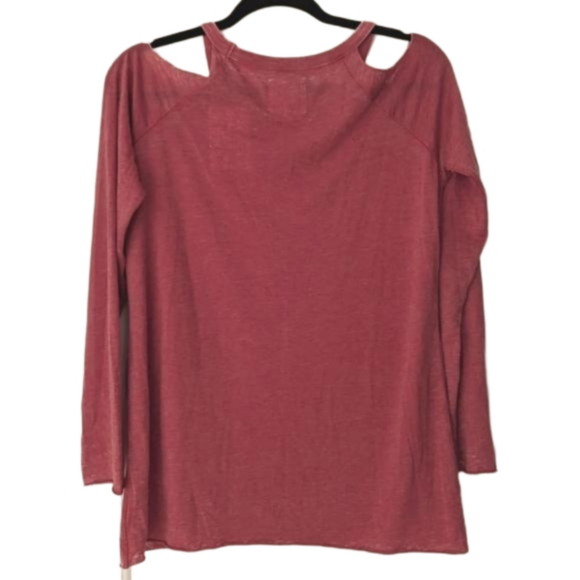 Chaser cold shoulder long sleeves tee - Picture 3 of 6